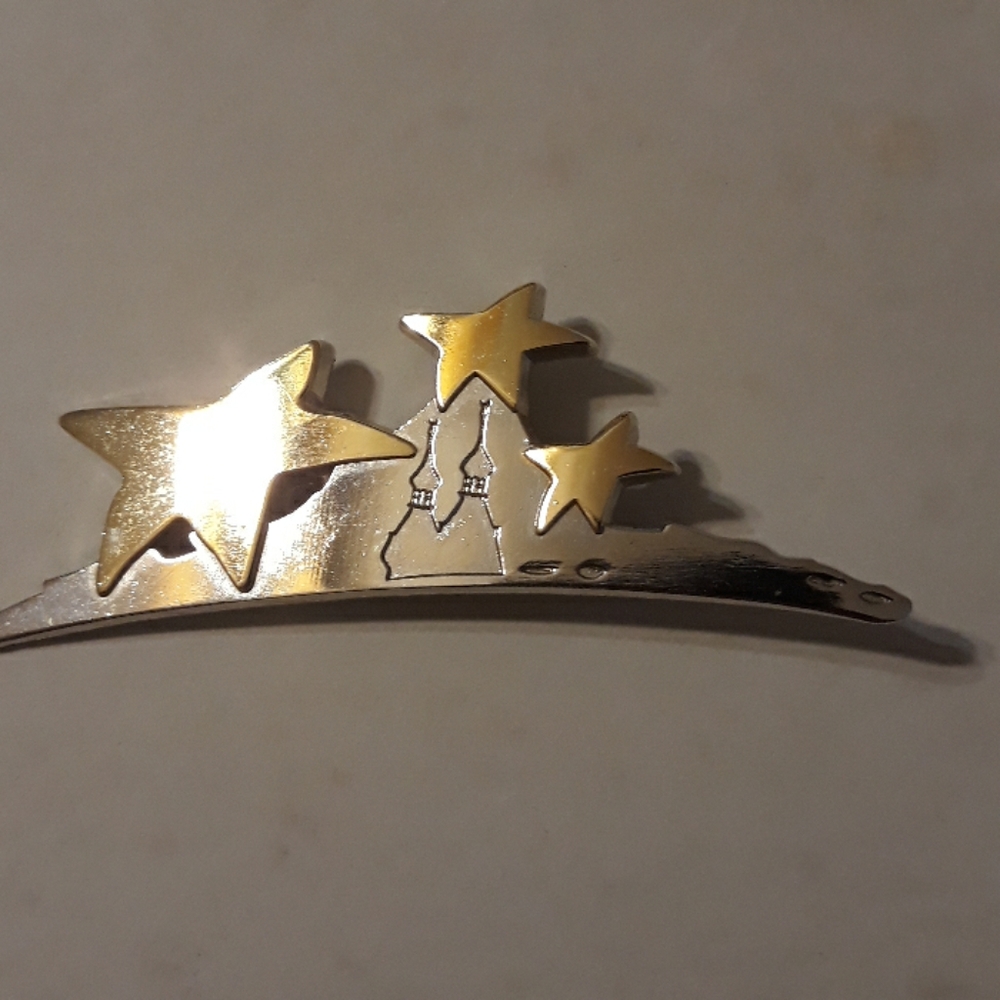 Brooch with stars and minerates